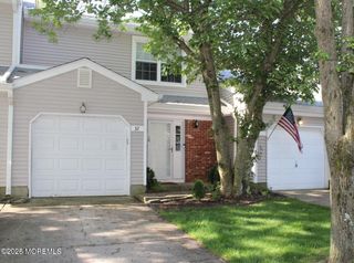 32 Redwood Drive, Eatontown, NJ 07724