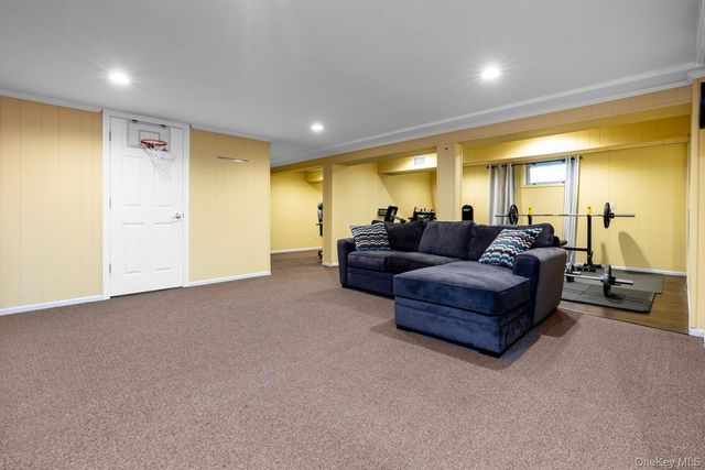 16 E Hill Drive, Smithtown, NY 11787