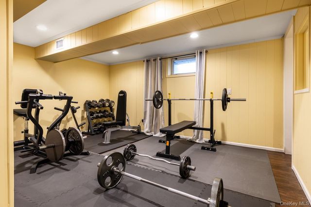 16 E Hill Drive, Smithtown, NY 11787