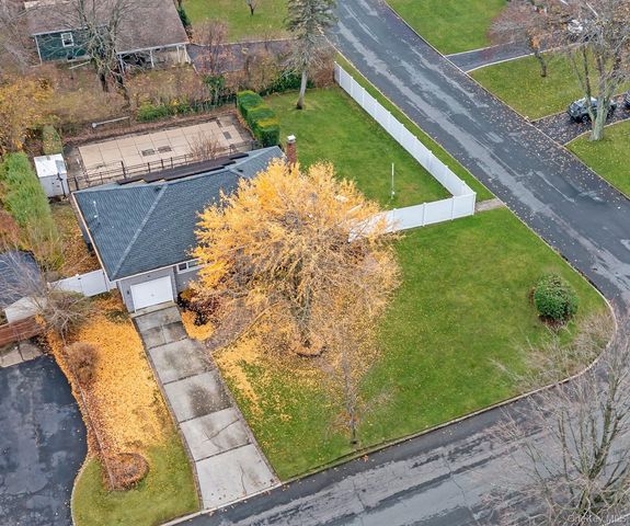 16 E Hill Drive, Smithtown, NY 11787