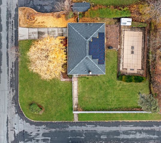 16 E Hill Drive, Smithtown, NY 11787