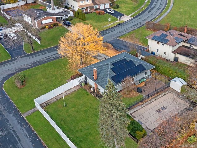 16 E Hill Drive, Smithtown, NY 11787