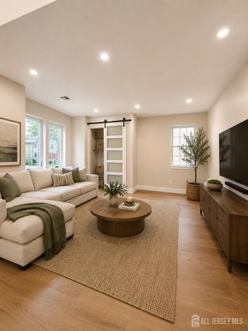 10 Charles Street, Edison, NJ 08820