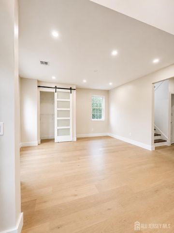 10 Charles Street, Edison, NJ 08820
