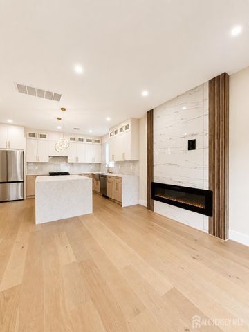 10 Charles Street, Edison, NJ 08820