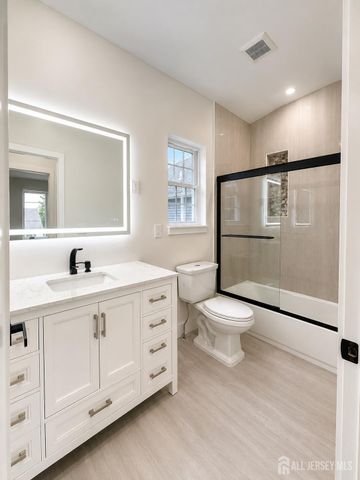 10 Charles Street, Edison, NJ 08820