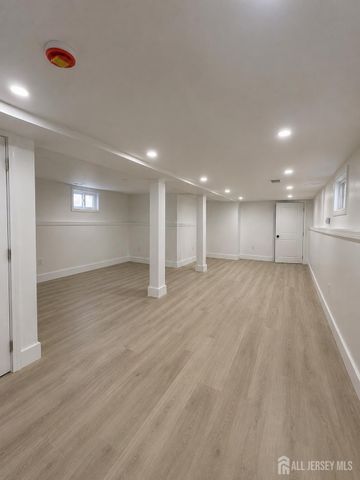10 Charles Street, Edison, NJ 08820