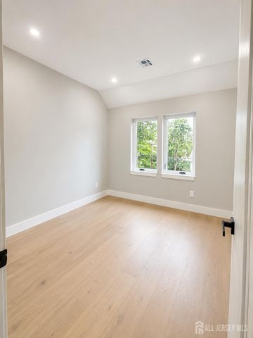 10 Charles Street, Edison, NJ 08820