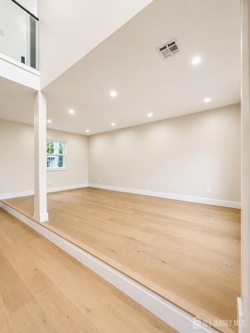 10 Charles Street, Edison, NJ 08820