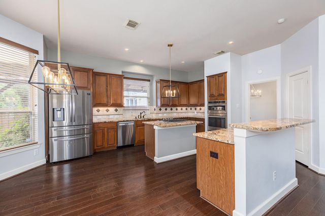 27 N Arrow Canyon Circle, The Woodlands, TX 77389