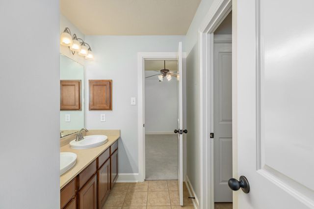 27 N Arrow Canyon Circle, The Woodlands, TX 77389
