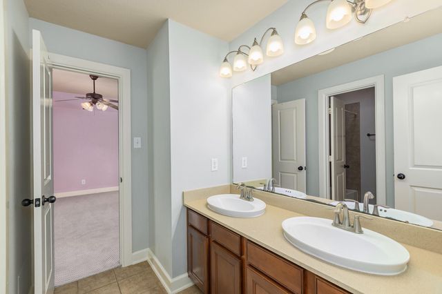 27 N Arrow Canyon Circle, The Woodlands, TX 77389
