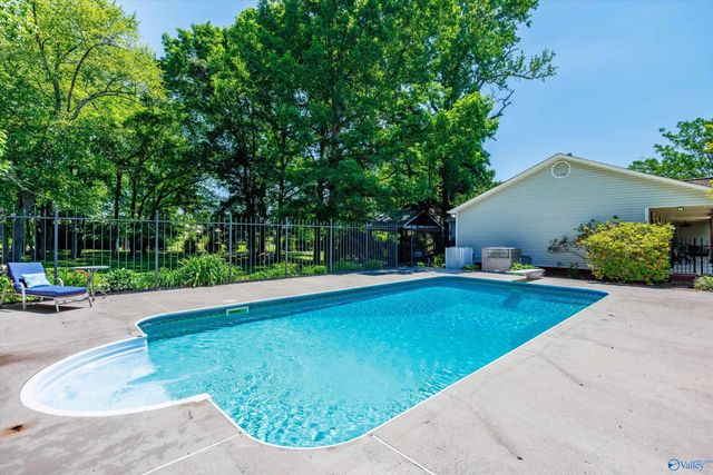 2045 Lindsay Lane S, Athens, AL 35613