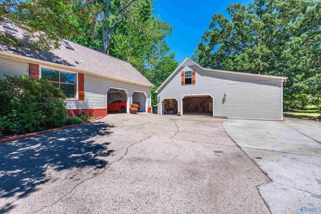 2045 Lindsay Lane S, Athens, AL 35613
