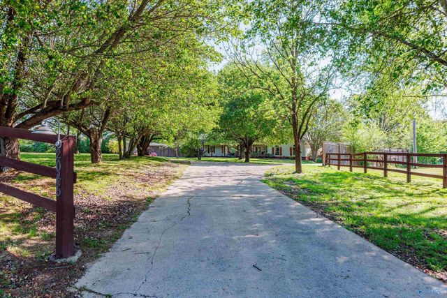 2045 Lindsay Lane S, Athens, AL 35613