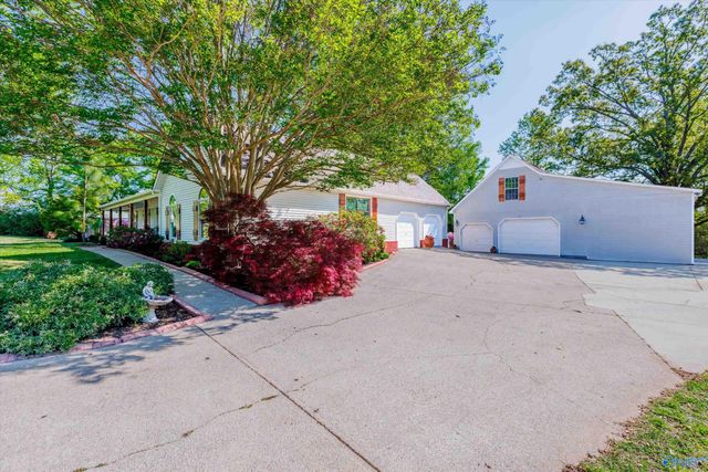2045 Lindsay Lane S, Athens, AL 35613