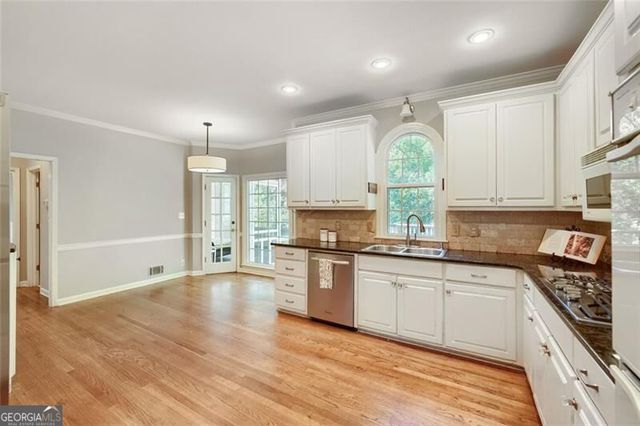 330 S Satinwood Place, Roswell, GA 30076