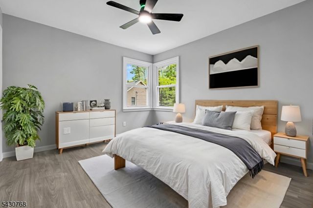 385 Maxim Dr, Hopatcong Boro, NJ 07843