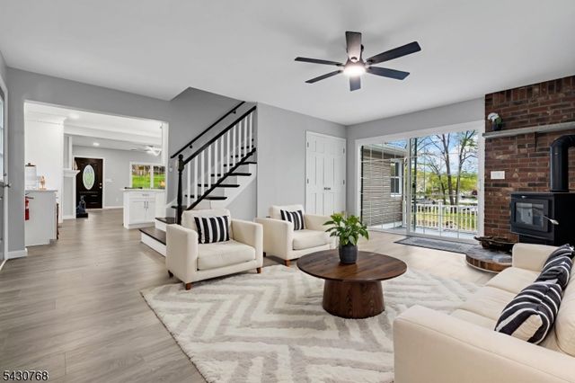 385 Maxim Dr, Hopatcong Boro, NJ 07843