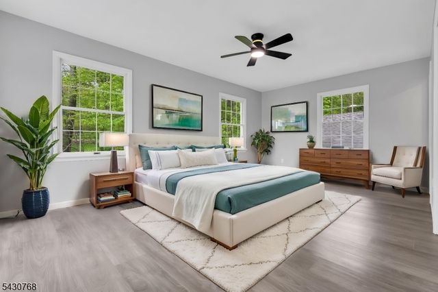 385 Maxim Dr, Hopatcong Boro, NJ 07843