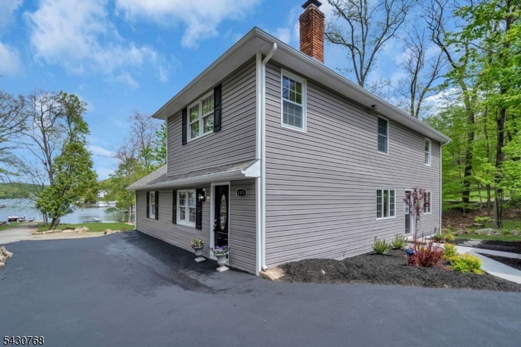 385 Maxim Dr, Hopatcong Boro, NJ 07843 — photo 4