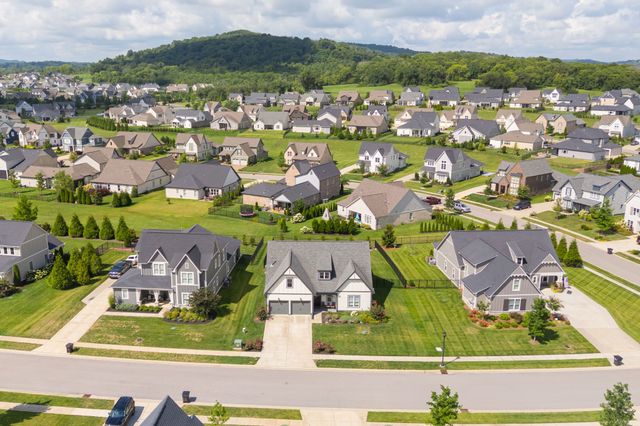 7569 Delancey Dr, College Grove, TN 37046