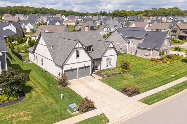 7569 Delancey Dr, College Grove, TN 37046