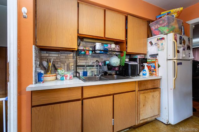 1060 Capitol Avenue, Lincoln Park, MI 48146