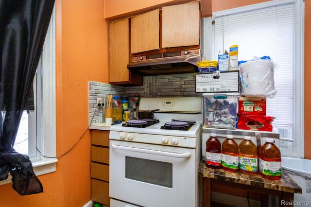 1060 Capitol Avenue, Lincoln Park, MI 48146