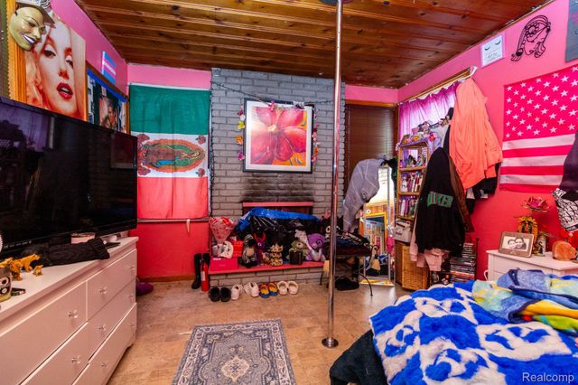 1060 Capitol Avenue, Lincoln Park, MI 48146