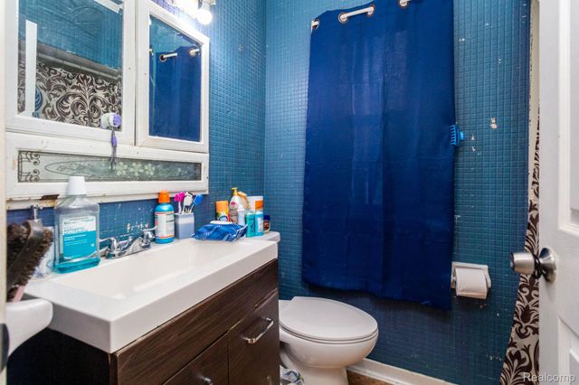 1060 Capitol Avenue, Lincoln Park, MI 48146