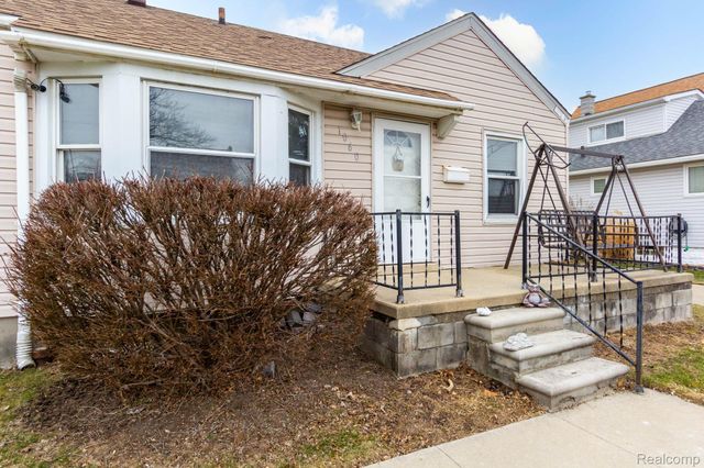 1060 Capitol Avenue, Lincoln Park, MI 48146