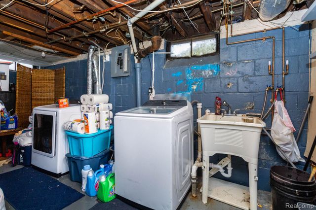 1060 Capitol Avenue, Lincoln Park, MI 48146