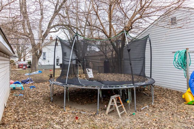 1060 Capitol Avenue, Lincoln Park, MI 48146