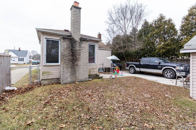 1060 Capitol Avenue, Lincoln Park, MI 48146