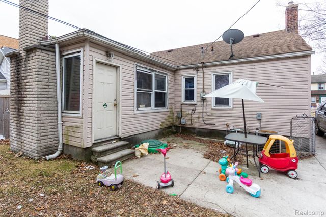 1060 Capitol Avenue, Lincoln Park, MI 48146