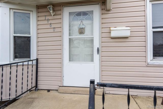 1060 Capitol Avenue, Lincoln Park, MI 48146