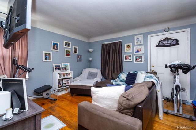 1060 Capitol Avenue, Lincoln Park, MI 48146