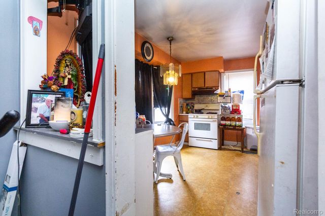 1060 Capitol Avenue, Lincoln Park, MI 48146