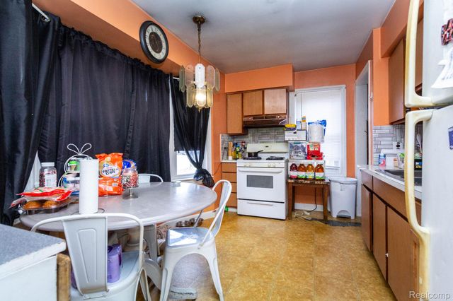 1060 Capitol Avenue, Lincoln Park, MI 48146