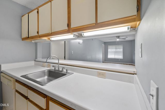 1431 Collegiate Circle 303, Raleigh, NC 27606