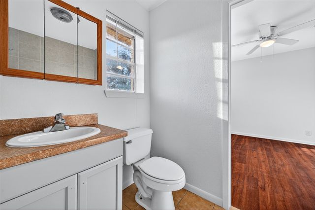 234 Navajo Trail W, Lake Kiowa, TX 76240