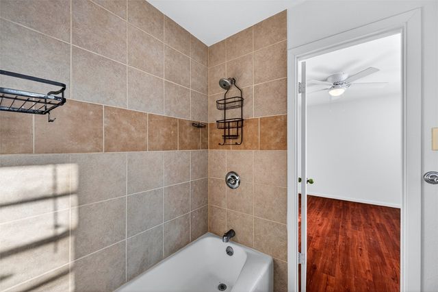 234 Navajo Trail W, Lake Kiowa, TX 76240