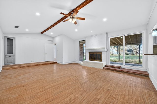 234 Navajo Trail W, Lake Kiowa, TX 76240