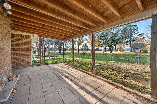 234 Navajo Trail W, Lake Kiowa, TX 76240