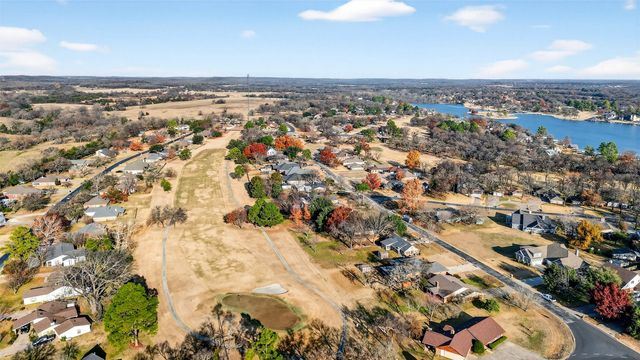 234 Navajo Trail W, Lake Kiowa, TX 76240