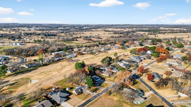 234 Navajo Trail W, Lake Kiowa, TX 76240