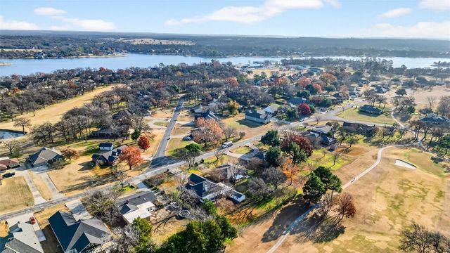 234 Navajo Trail W, Lake Kiowa, TX 76240