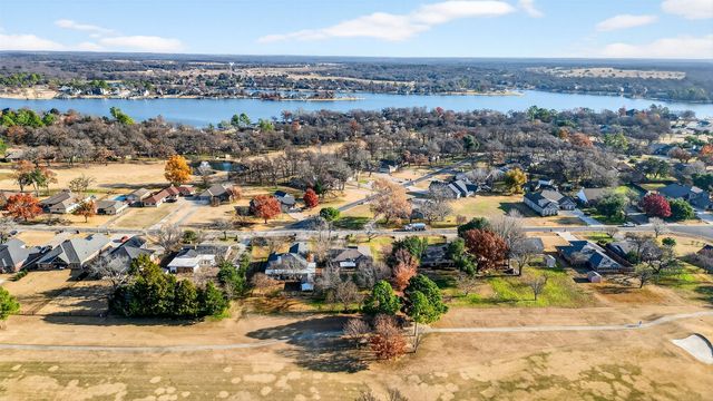 234 Navajo Trail W, Lake Kiowa, TX 76240