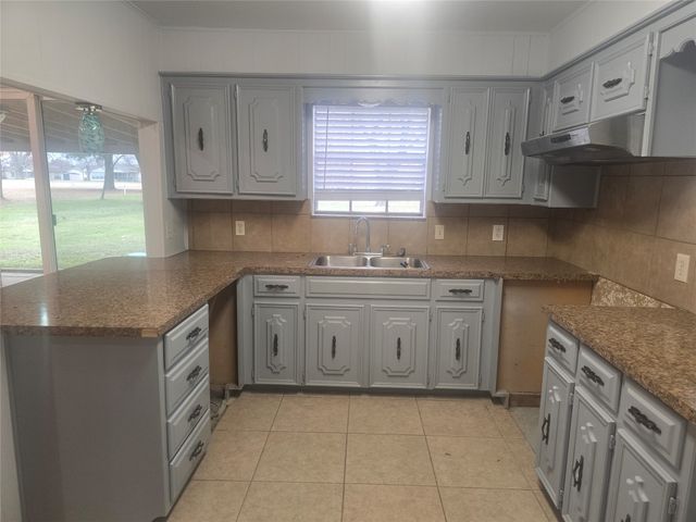 234 Navajo Trail W, Lake Kiowa, TX 76240